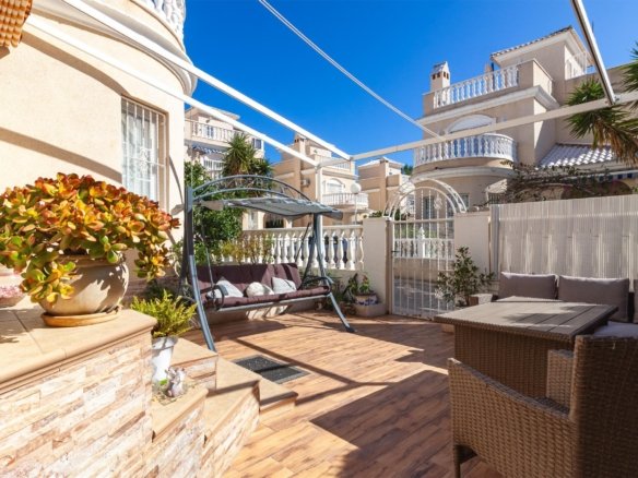 4 Bedroom 1 Bathroom Villa in Orihuela Costa - Caza De Casa