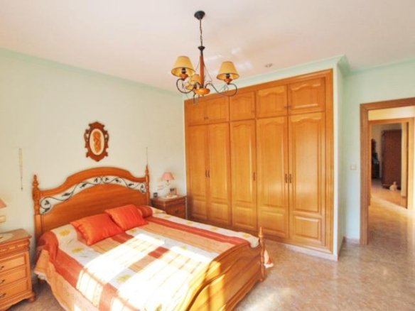 4 Bedroom 3 Bathroom Villa in Elche - Caza De Casa