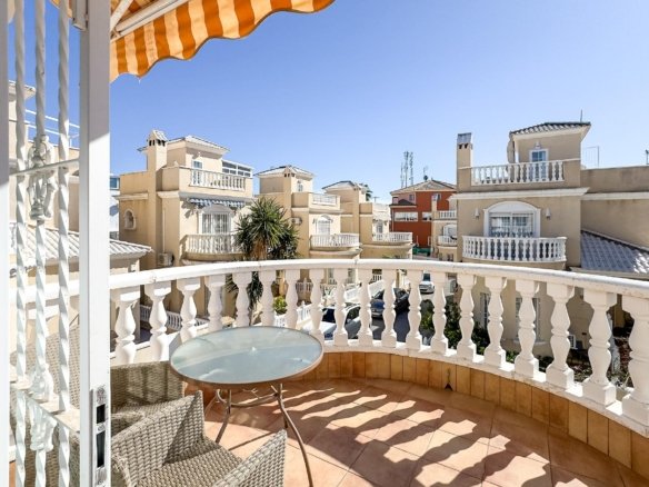 4 Bedroom 1 Bathroom Villa in Orihuela Costa - Caza De Casa