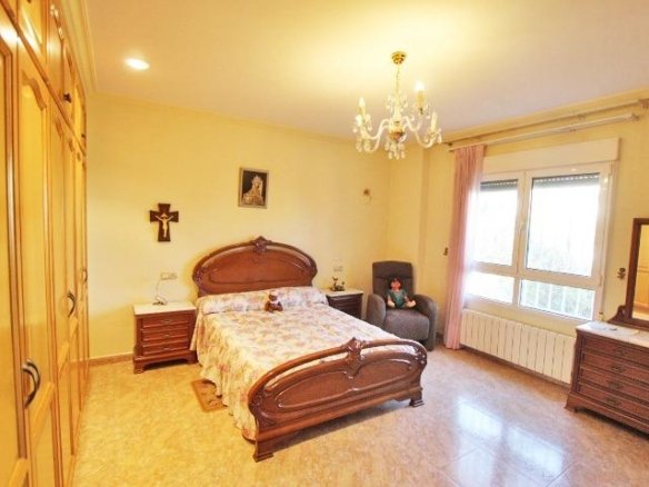 4 Bedroom 3 Bathroom Villa in Elche - Caza De Casa