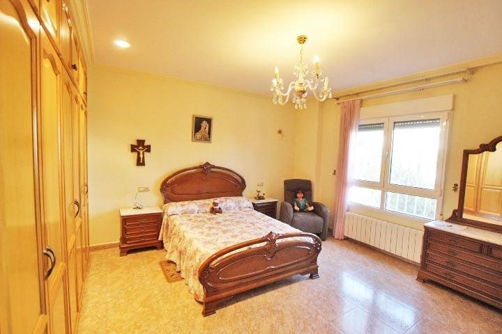 4 Bedroom 3 Bathroom Villa in Elche - Caza De Casa