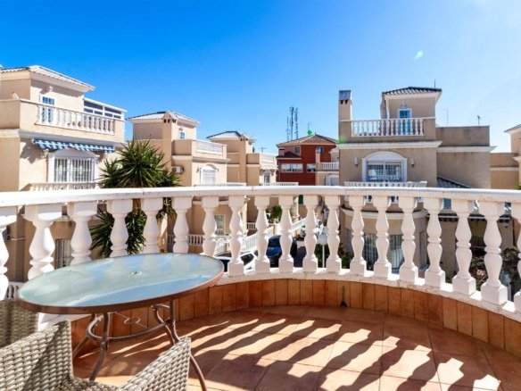 4 Bedroom 1 Bathroom Villa in Orihuela Costa - Caza De Casa