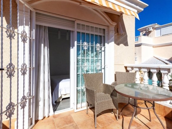 4 Bedroom 1 Bathroom Villa in Orihuela Costa - Caza De Casa