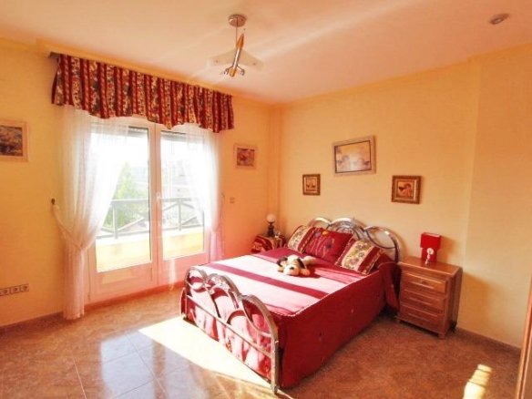 4 Bedroom 3 Bathroom Villa in Elche - Caza De Casa