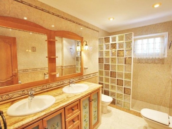 4 Bedroom 3 Bathroom Villa in Elche - Caza De Casa