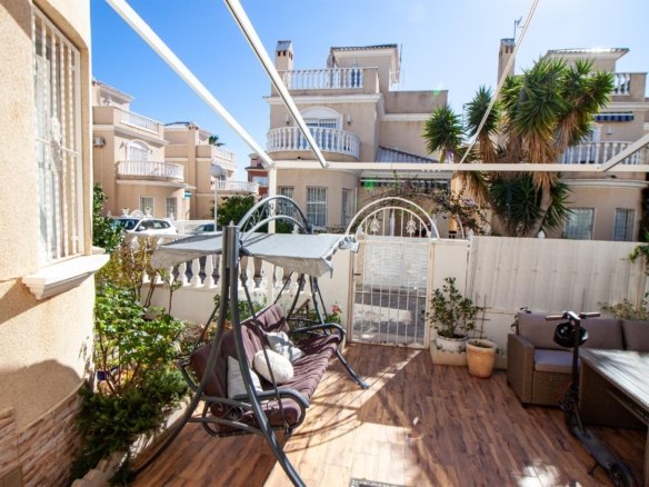 4 Bedroom 1 Bathroom Villa in Orihuela Costa - Caza De Casa
