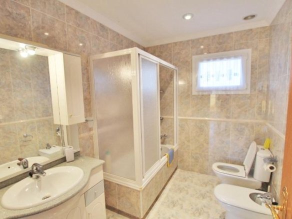 4 Bedroom 3 Bathroom Villa in Elche - Caza De Casa
