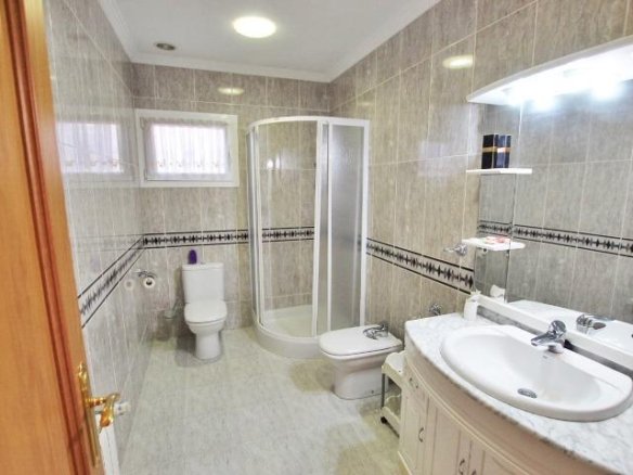 4 Bedroom 3 Bathroom Villa in Elche - Caza De Casa