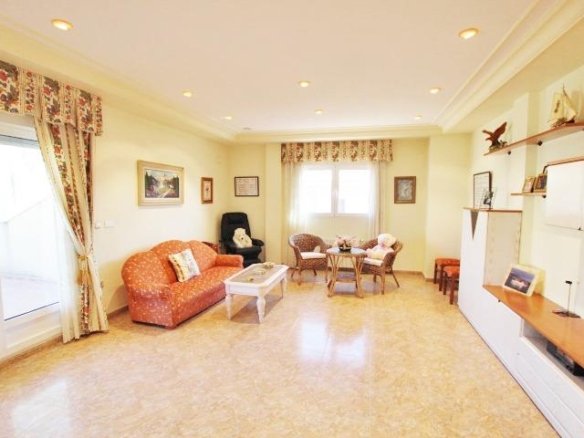 4 Bedroom 3 Bathroom Villa in Elche - Caza De Casa