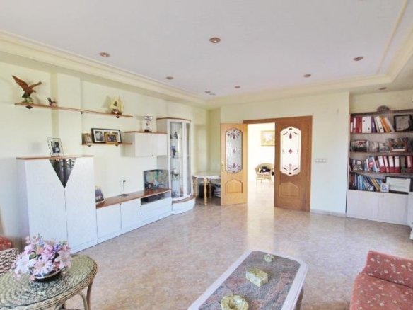 4 Bedroom 3 Bathroom Villa in Elche - Caza De Casa