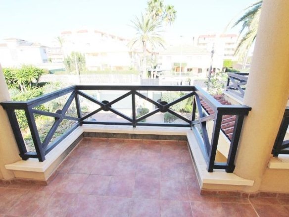 4 Bedroom 3 Bathroom Villa in Elche - Caza De Casa