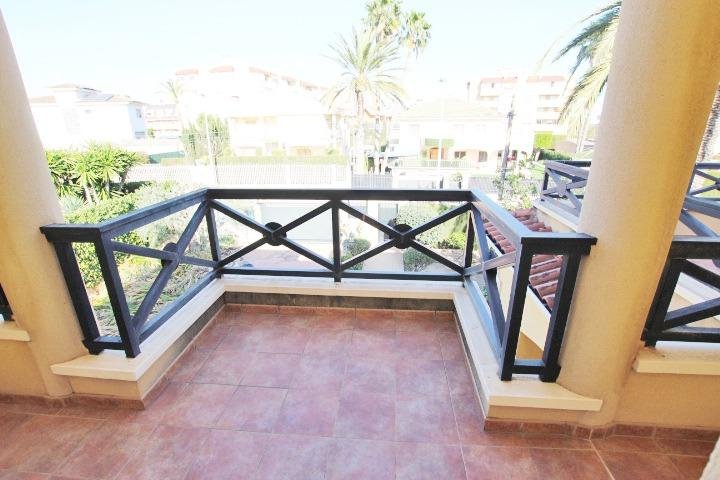 4 Bedroom 3 Bathroom Villa in Elche - Caza De Casa