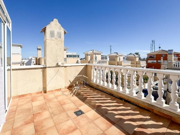4 Bedroom 1 Bathroom Villa in Orihuela Costa - Caza De Casa