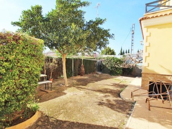 4 Bedroom 3 Bathroom Villa in Elche - Caza De Casa