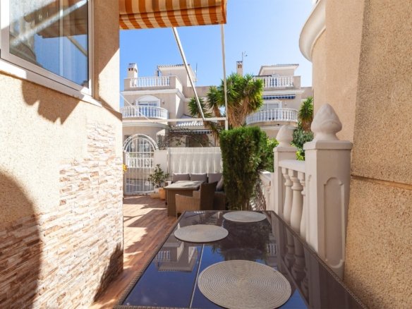 4 Bedroom 1 Bathroom Villa in Orihuela Costa - Caza De Casa