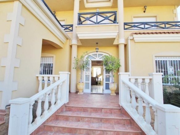 4 Bedroom 3 Bathroom Villa in Elche - Caza De Casa