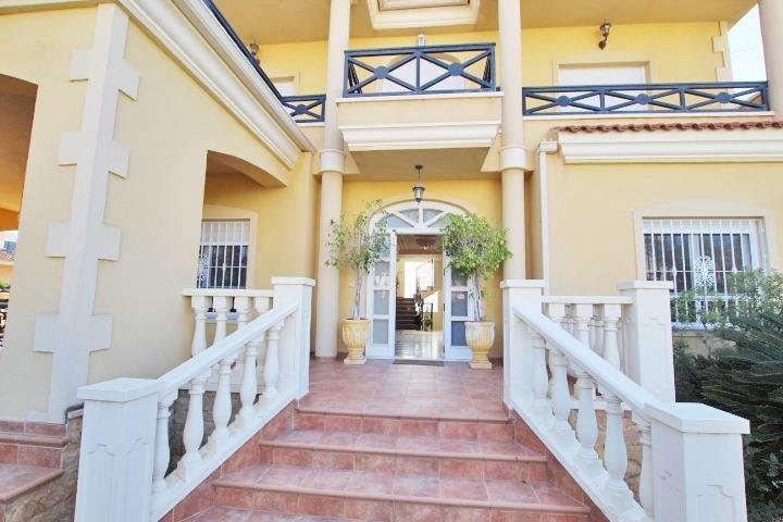 4 Bedroom 3 Bathroom Villa in Elche - Caza De Casa