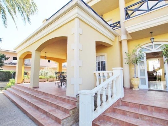 4 Bedroom 3 Bathroom Villa in Elche - Caza De Casa
