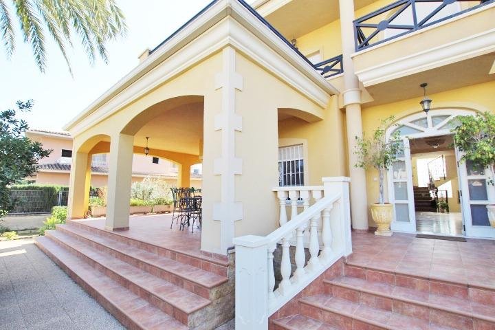 4 Bedroom 3 Bathroom Villa in Elche - Caza De Casa