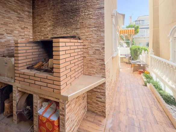 4 Bedroom 1 Bathroom Villa in Orihuela Costa - Caza De Casa