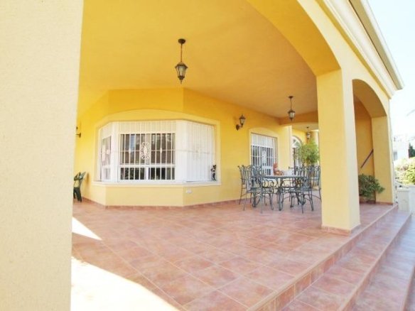 4 Bedroom 3 Bathroom Villa in Elche - Caza De Casa