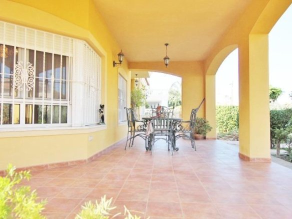 4 Bedroom 3 Bathroom Villa in Elche - Caza De Casa