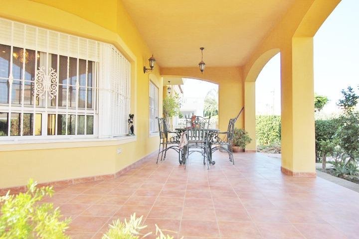 4 Bedroom 3 Bathroom Villa in Elche - Caza De Casa