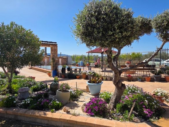 6 Bedroom 3 Bathroom Country House in Yecla - Caza De Casa