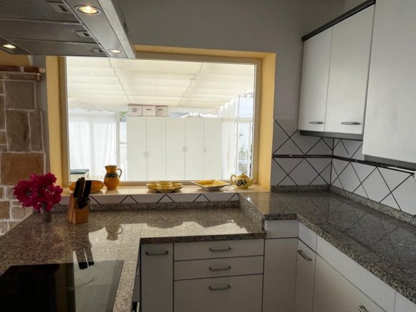 3 Bedroom 2 Bathroom Villa in Almunecar - Caza De Casa