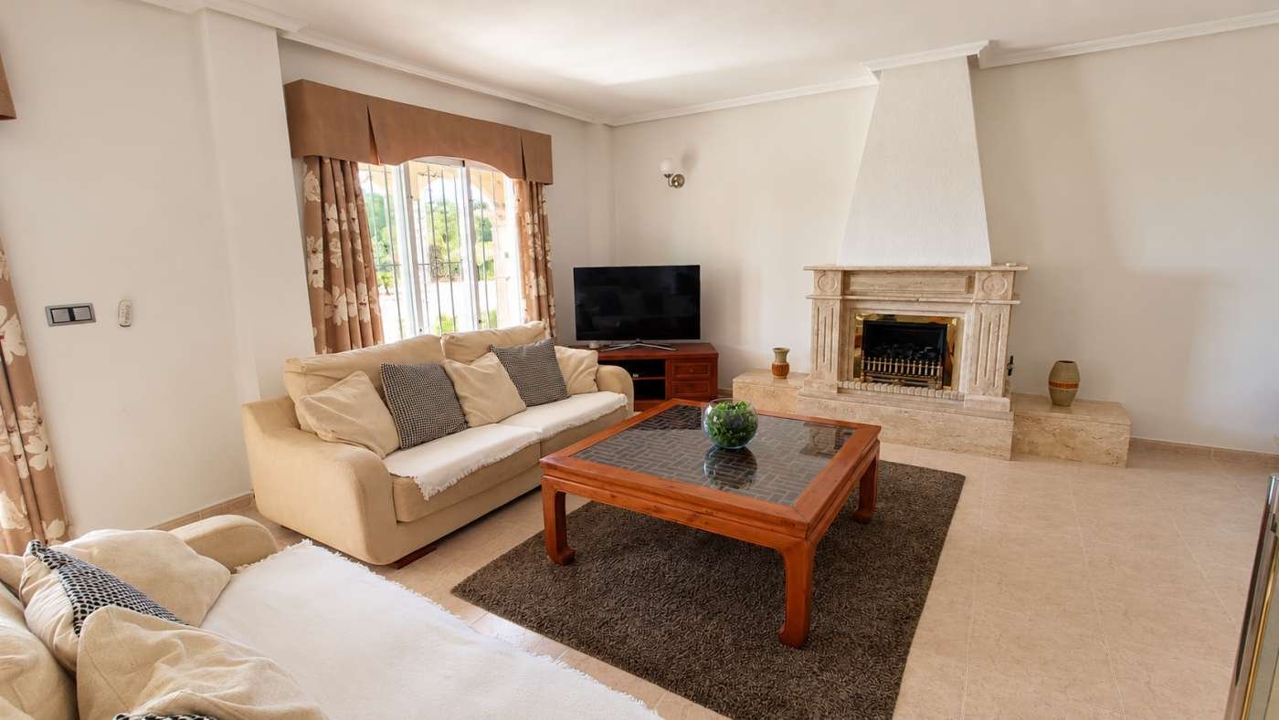 6 Bedroom 4 Bathroom Villa in Algorfa - Caza De Casa
