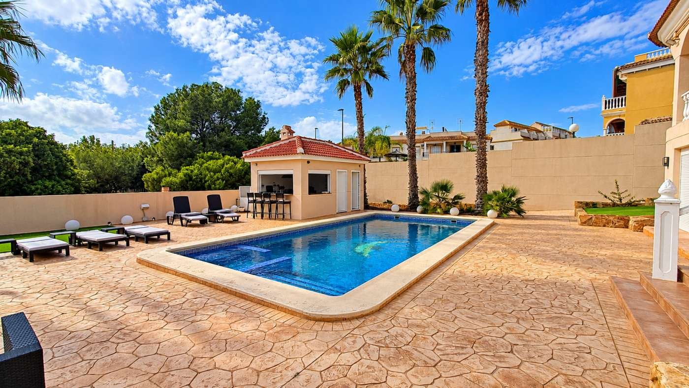 6 Bedroom 4 Bathroom Villa in Algorfa - Caza De Casa
