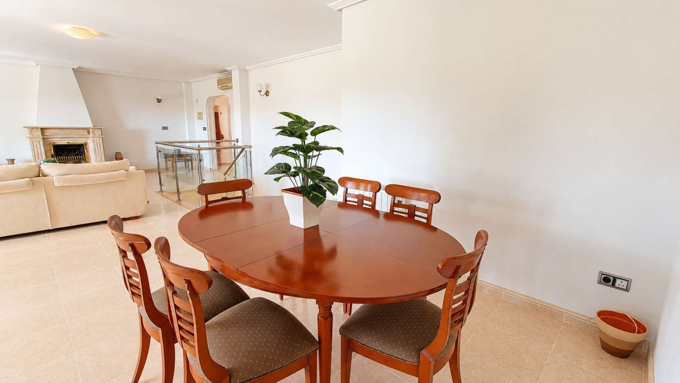 6 Bedroom 4 Bathroom Villa in Algorfa - Caza De Casa