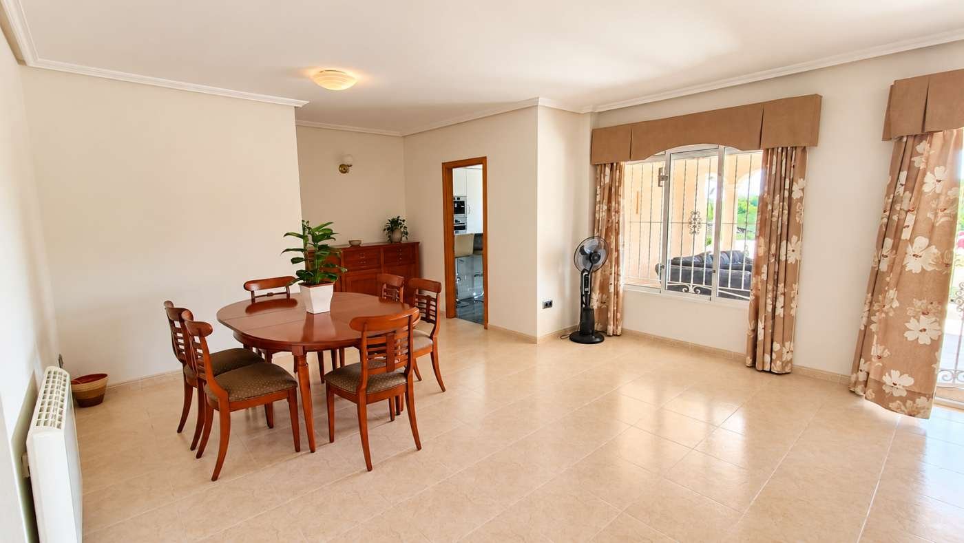 6 Bedroom 4 Bathroom Villa in Algorfa - Caza De Casa
