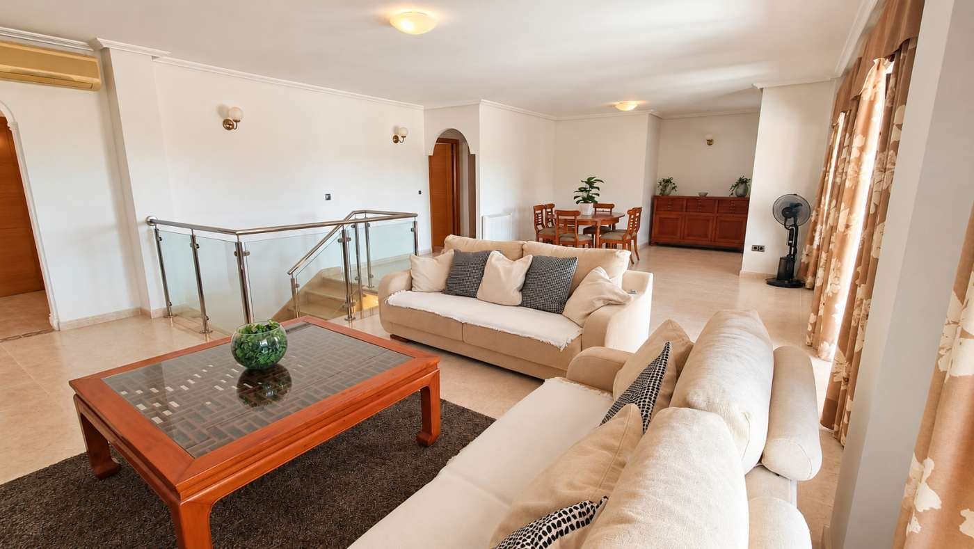 6 Bedroom 4 Bathroom Villa in Algorfa - Caza De Casa