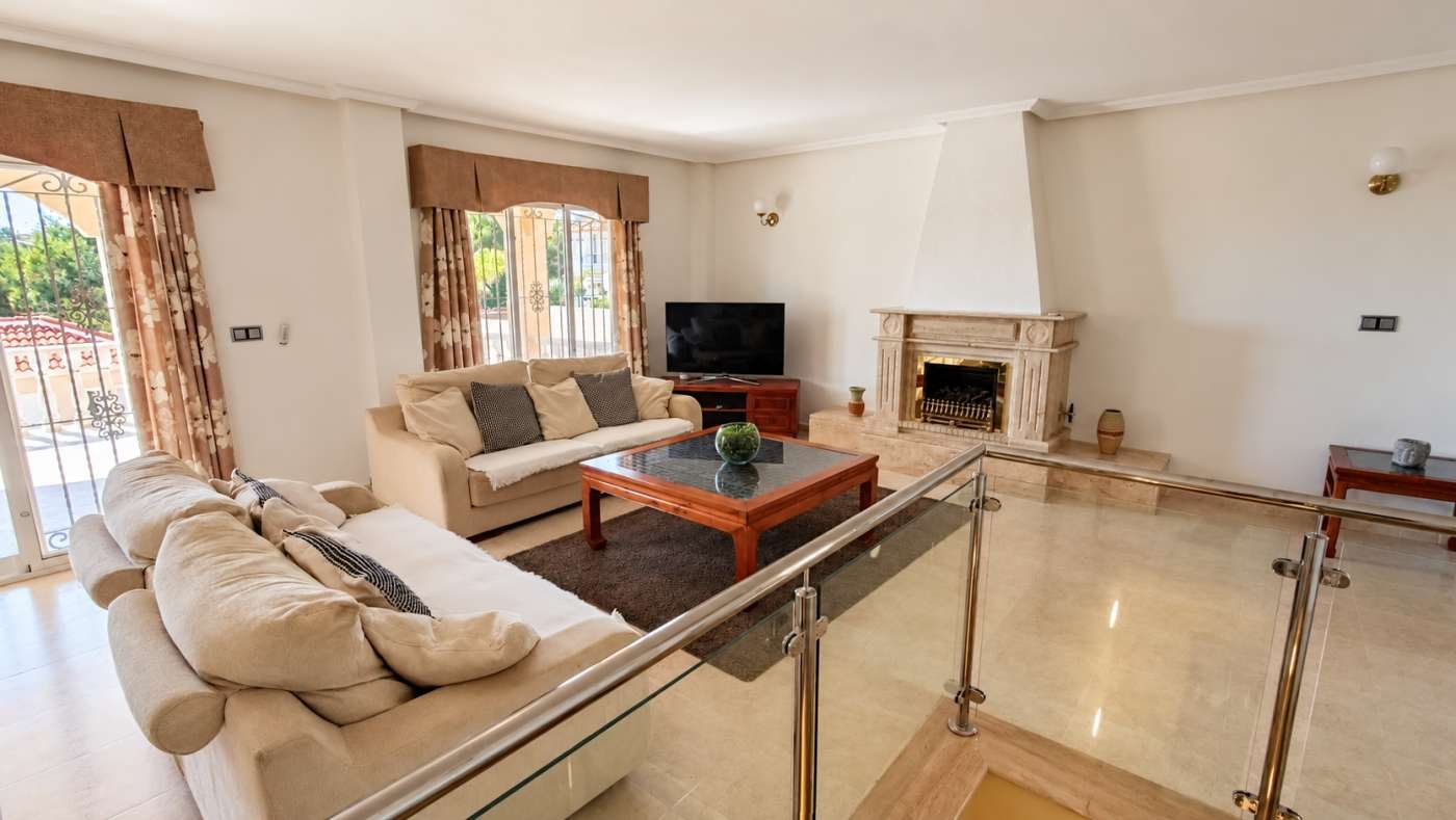 6 Bedroom 4 Bathroom Villa in Algorfa - Caza De Casa
