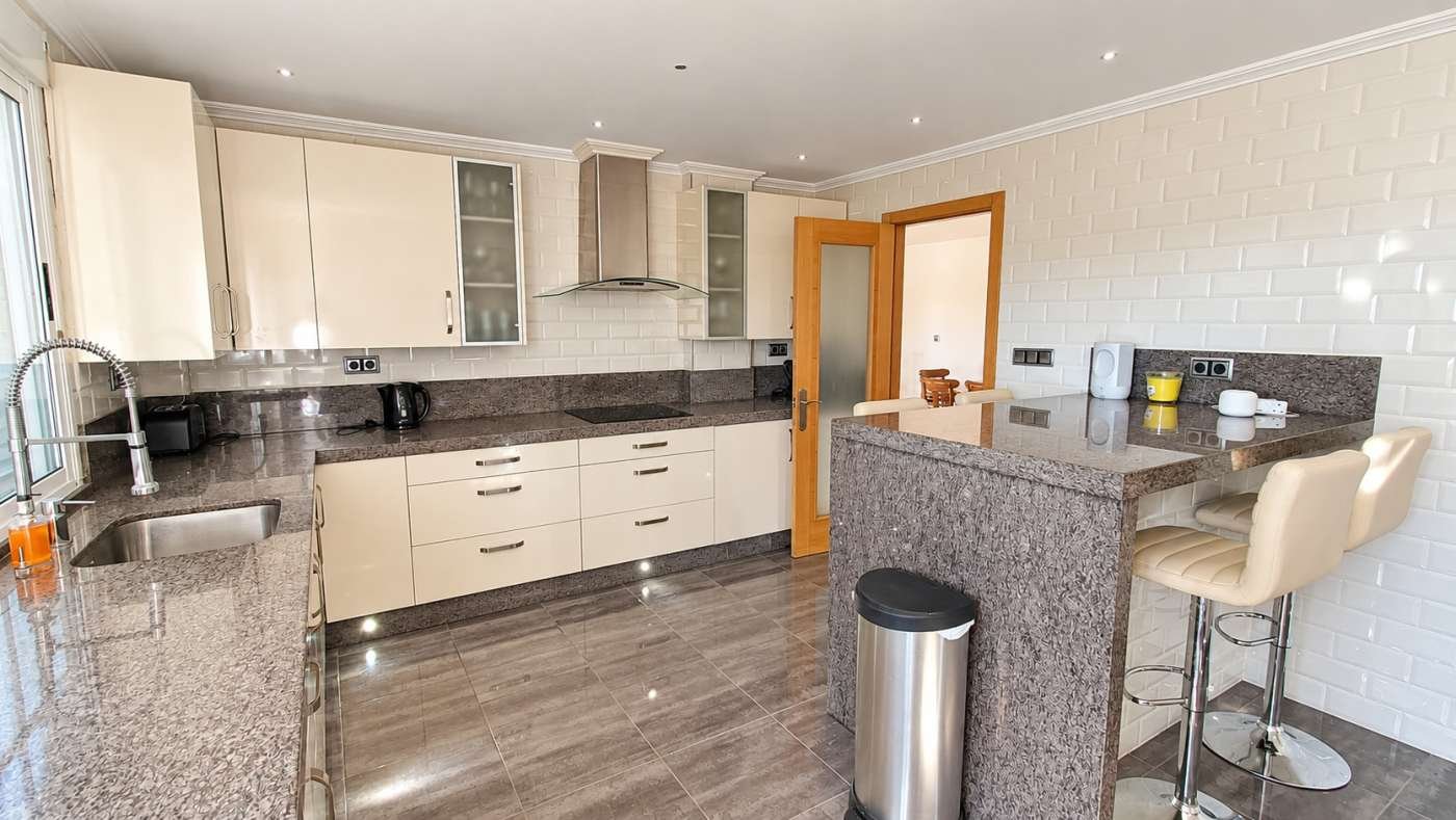 6 Bedroom 4 Bathroom Villa in Algorfa - Caza De Casa
