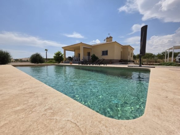 3 Bedroom 2 Bathroom Villa in Pinoso - Caza De Casa