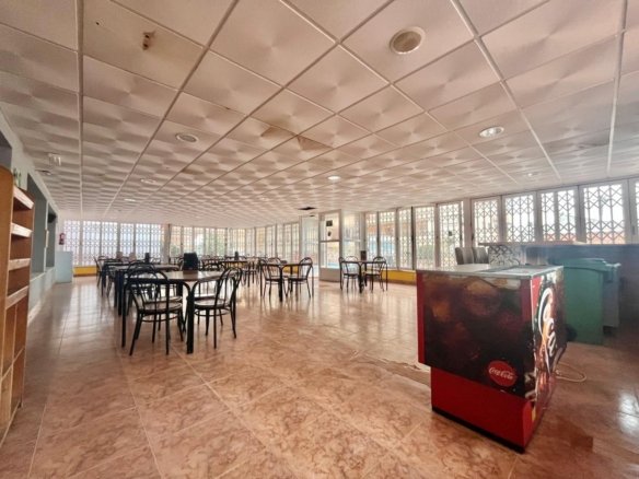 Commercial in Torrevieja - Caza De Casa