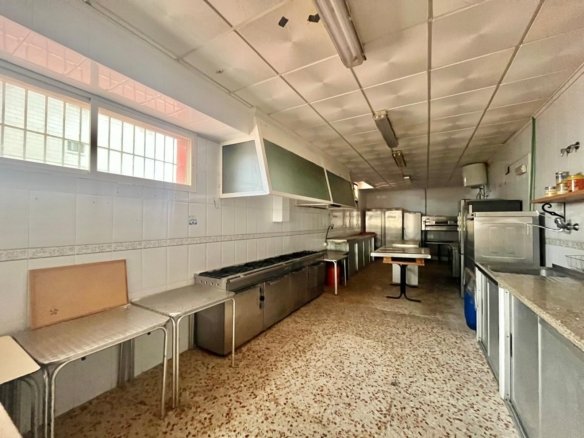 Commercial in Torrevieja - Caza De Casa