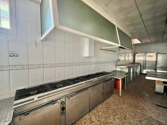 Commercial in Torrevieja - Caza De Casa