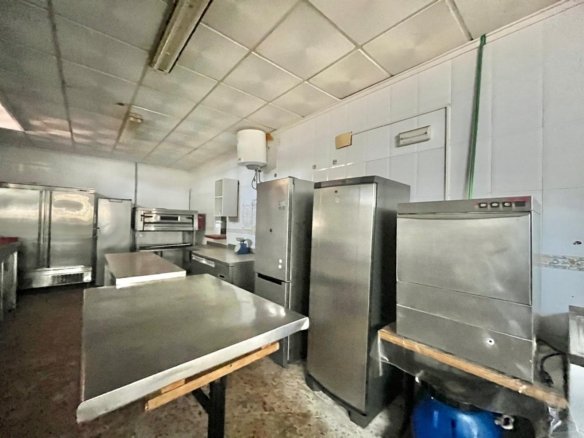 Commercial in Torrevieja - Caza De Casa