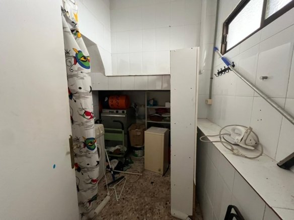 Commercial in Torrevieja - Caza De Casa