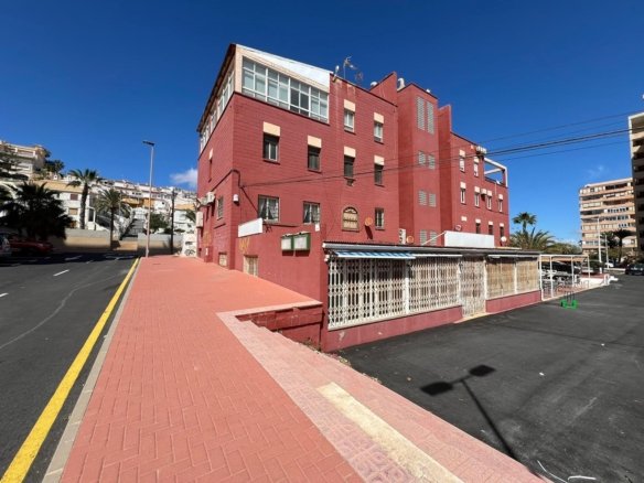 Commercial in Torrevieja - Caza De Casa