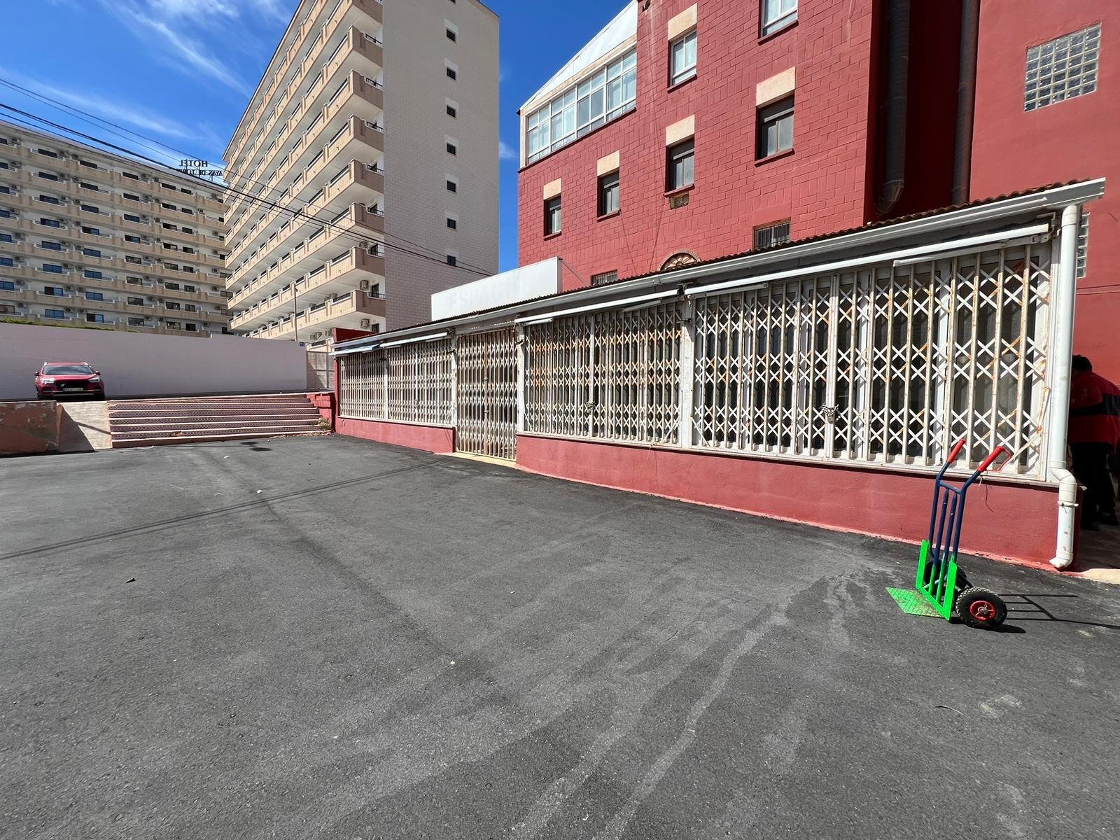 Commercial in Torrevieja - Caza De Casa