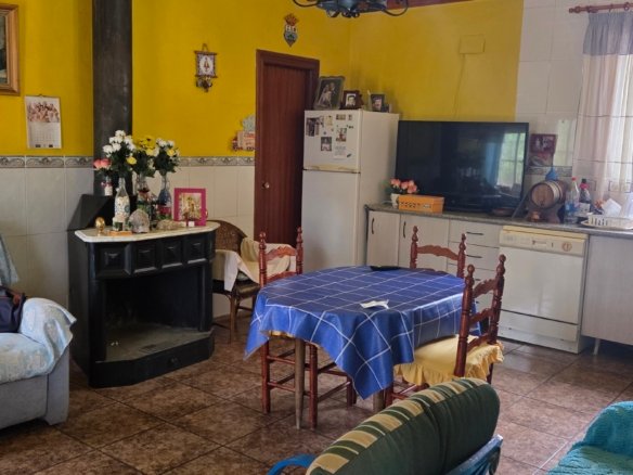 6 Bedroom 2 Bathroom Country House in Pinoso - Caza De Casa