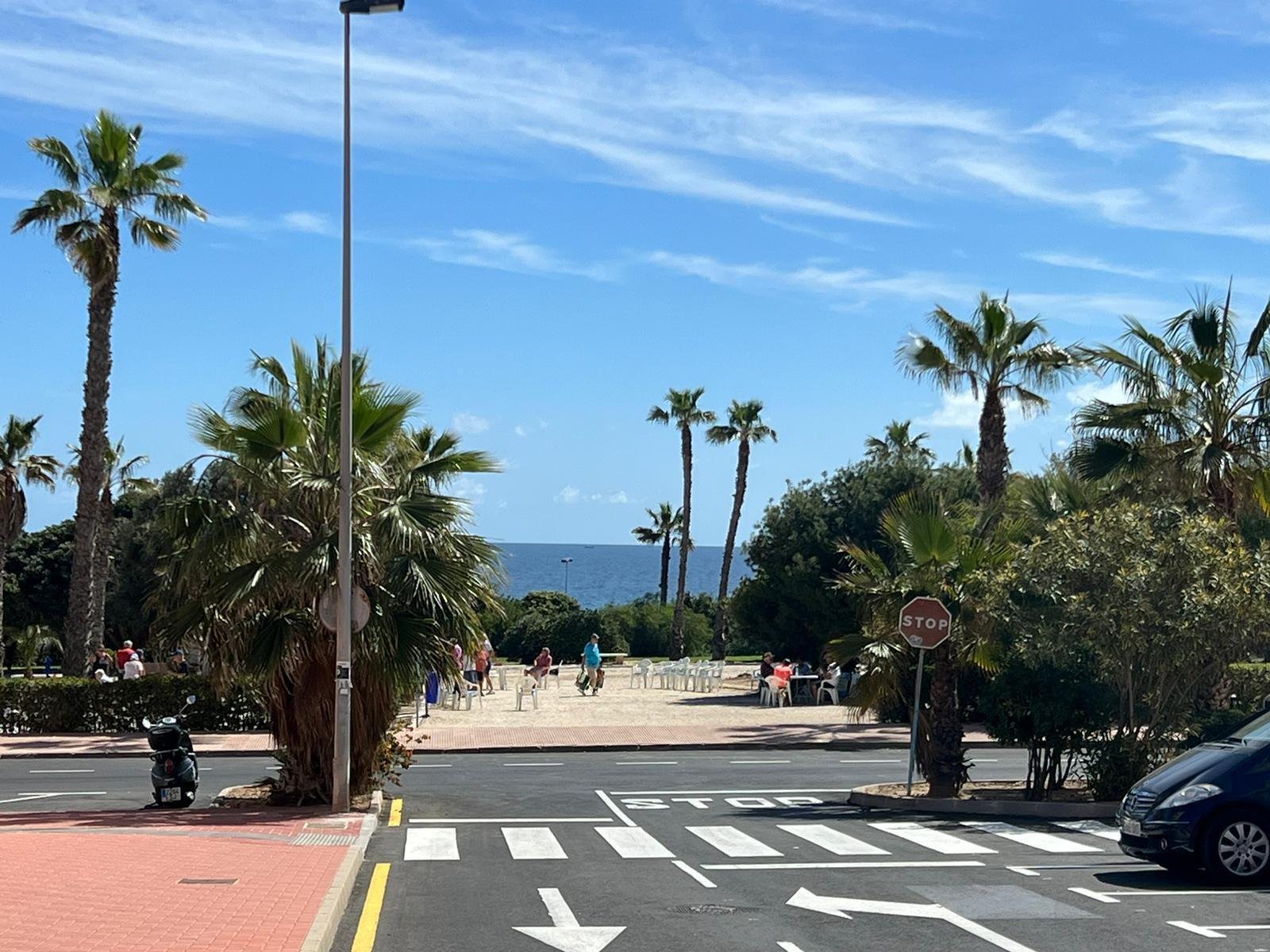 Commercial in Torrevieja - Caza De Casa