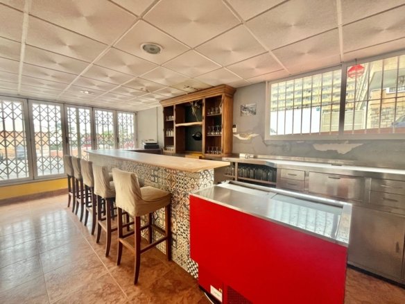 Commercial in Torrevieja - Caza De Casa