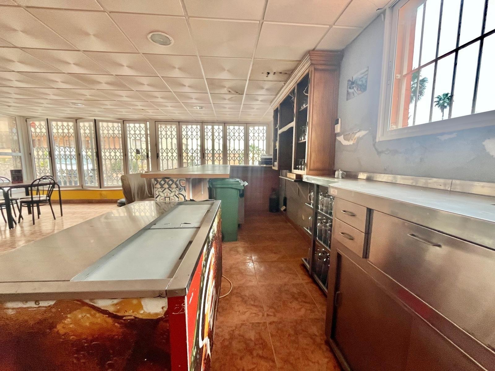 Commercial in Torrevieja - Caza De Casa