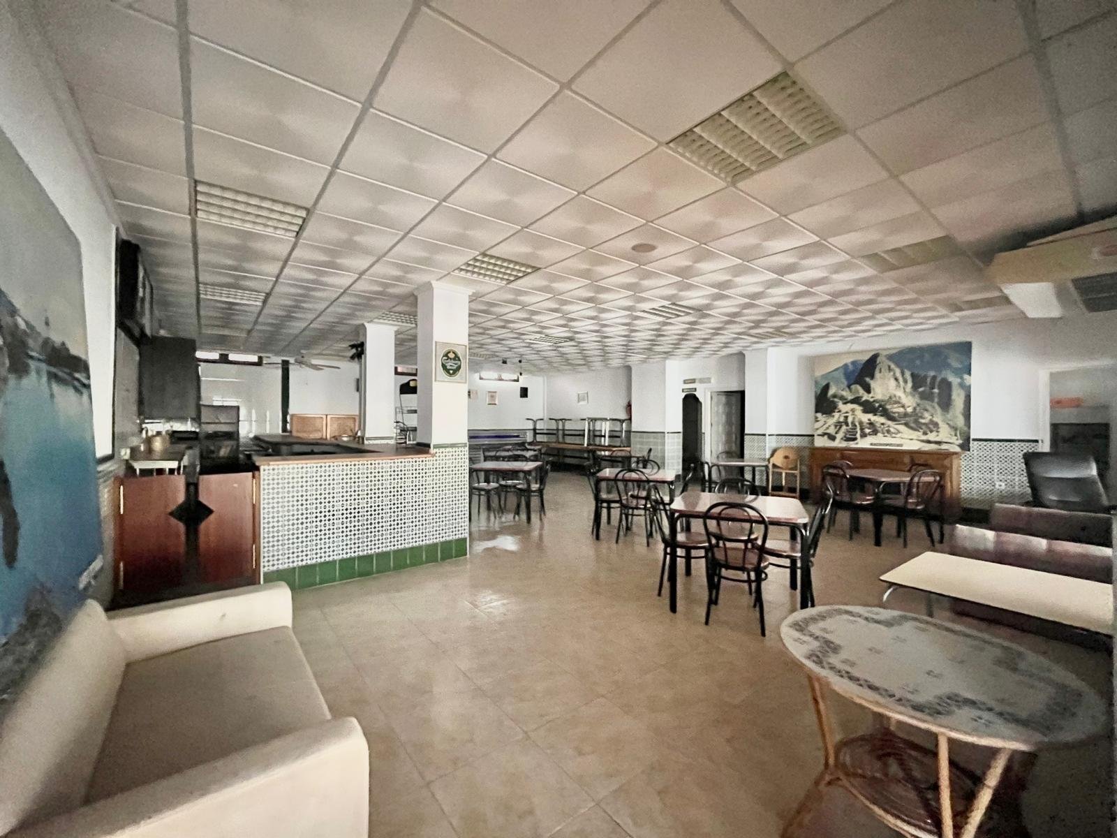 Commercial in Torrevieja - Caza De Casa
