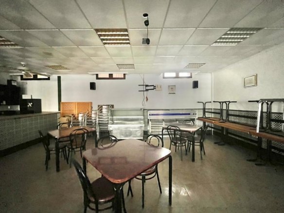 Commercial in Torrevieja - Caza De Casa